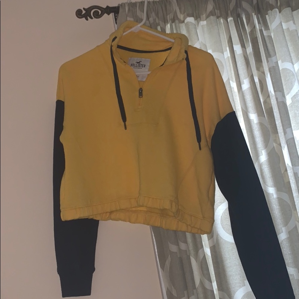 Hollister Long sleeve crop top